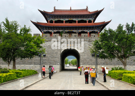 Tor der alten Stadt Wand, Südtor, Dali, Provinz Yunnan, Volksrepublik China, Asien Stockfoto