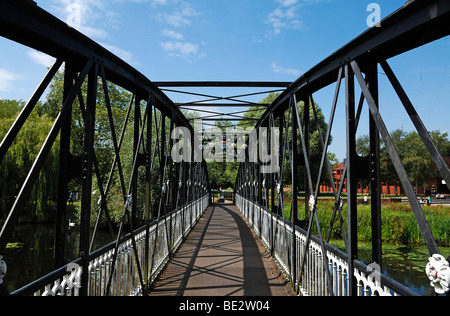 Andresey-Brücke, eine eiserne Brücke über den River Trent 1884 erbaut, im Park von Burton Upon Trent, Staffordshire, England, E Stockfoto