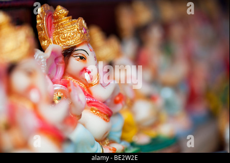 Lord Ganesha Statue auf einem indischen Markt Stall, selektiven Fokus Stockfoto