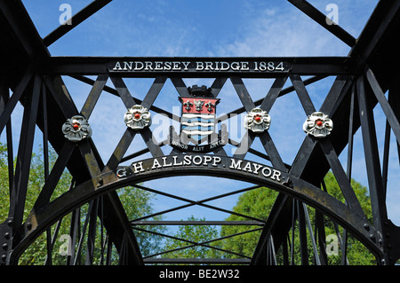 Detail der Andresey-Brücke, eine eiserne Brücke über den River Trent gebaut 1884, im Park von Burton Upon Trent, Staffordshire, Stockfoto