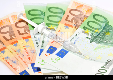 Spritze und Banknoten Stockfoto