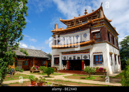 Tibetischen Buddhismus, Xiawaer Tempel, Heiwa Dao, auf einer Insel im Lugu Hu See, Provinz Yunnan, Volksrepublik China, Asien Stockfoto