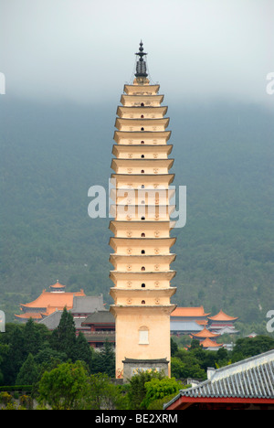 Alten buddhistischen Turm, drei Pagoden, Dali, Provinz Yunnan, Volksrepublik China, Asien Stockfoto