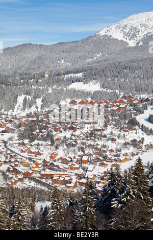 Méribel (1450m) im Skigebiet Trois Vallées, Les Trois Vallees, Savoie, Alpen, Frankreich Stockfoto