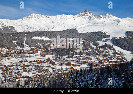 Méribel (1450m) im Skigebiet Trois Vallées, Les Trois Vallees, Savoie, Alpen, Frankreich Stockfoto