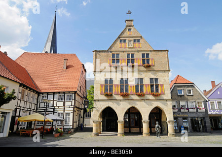 Rathaus, Arcade, Marktplatz, Kirche, Fachwerk-Fassaden, historische Altstadt, Werne, Kreis Unna Bezirk, Nordrhein-West Stockfoto