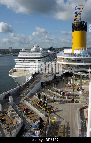 Costa Magica Kreuzfahrtschiff im Hafen von Kiel, Schleswig-Holstein, Deutschland, Europa Stockfoto