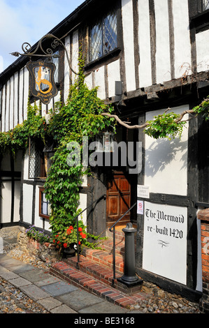 Das Mermaid Inn in der alten Stadt Rye, gebaut um 1420, East Sussex, England, UK, Europa Stockfoto