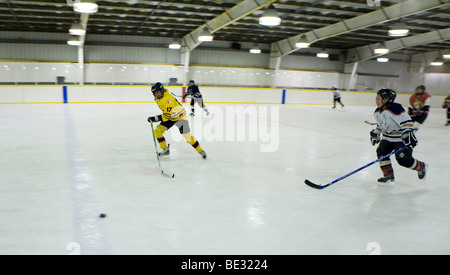 Gojahaven ist eine Stadt im Norden von Kanada, wo 1000 Inuit Leben. Eishockey ist eine beliebte Spprt unter jungen Menschen. Gibt es eine Stockfoto