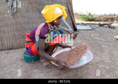 wichtigster Bestandteil einer äthiopischen Mahlzeit ist das Injerra, machte eine Art Pfannkuchen von "Teff". Das Injerra wird mit Händen gegessen. Die Stockfoto