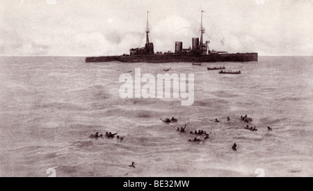 Boote von Briten kämpfen Cuiser unflexibel retten deutsche Überlebende aus der Gneisenau nach der Falkland-Aktion während des ersten Weltkriegs Stockfoto