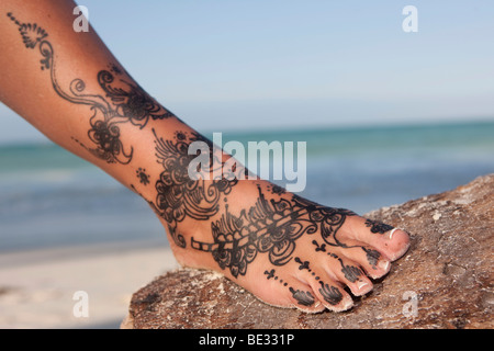 Henna-Tattoo auf einem Fuß Stockfoto