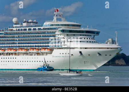 Diamond Princess Kreuzfahrtschiff im Hafen von Auckland, Nordinsel, Neuseeland Stockfoto