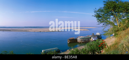 Fluss-Dampfer auf dem Ayeyarwady Fluss Irrawaddy, Bagan, Pagan, Burma, Myanmar, Asien Stockfoto