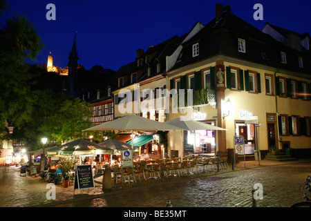 Marktplatz in der Altstadt von Weinheim in der Abenddämmerung, Zweiburgenstadt, zwei-Burg Stadt an der Bergstraße, Baden-Wuert Stockfoto