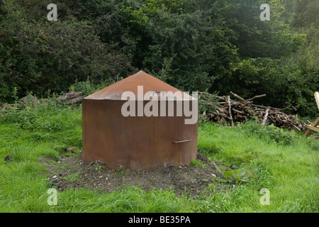 Eine Köhlerei Drehrohrofen in Erle Wald in der Nähe von Aber fällt, im Snowdonia National Park, Wales Stockfoto