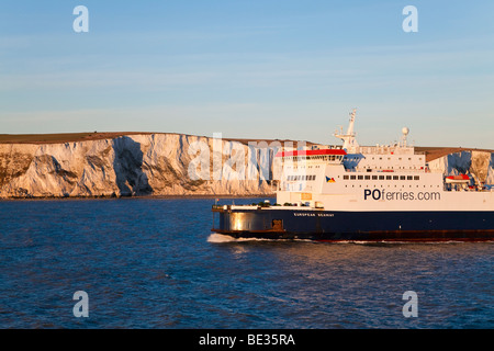 Europa, England. Kent, weiße Klippen von Dover cross Channel Fähre aus gesehen Stockfoto