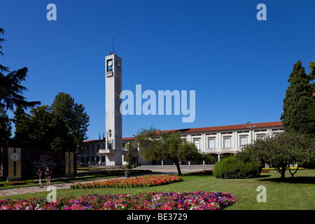 Rathaus Gebäude (links) und Gericht der Stadt Vila Nova de Famalicão (rechts). Distrikt Braga, Portugal. Stockfoto