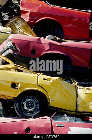 Auto Wracks von alten Autos, gestapelt, Auto recycling, Junk-e-Hof, North Rhine-Westphalia, Germany, Europa Stockfoto