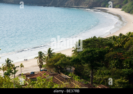 Ein Blick auf Playa Flamingo in Guanacaste. Flamingo ist ein beliebter Badestrand. Stockfoto