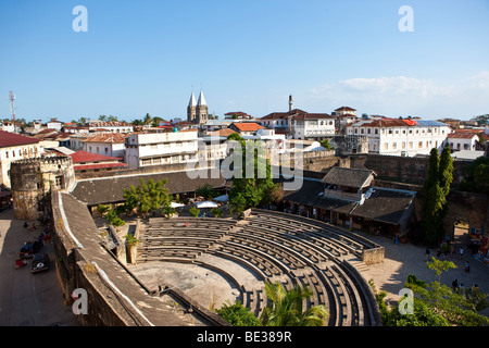 Blick auf das Amphitheater und Stone Town, Sansibar, Tansania, Afrika Stockfoto