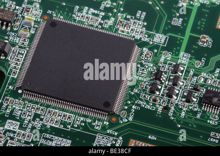 Makro-Ansicht eines Mainboards zeigen die Firmengruppe der Schaltung. Stockfoto