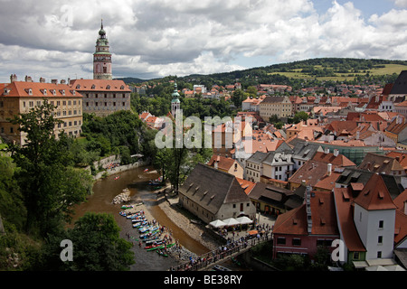 Blick auf die Burg, die Moldau und die Altstadt von Český Krumlov, Tschechische Republik, Europa Stockfoto