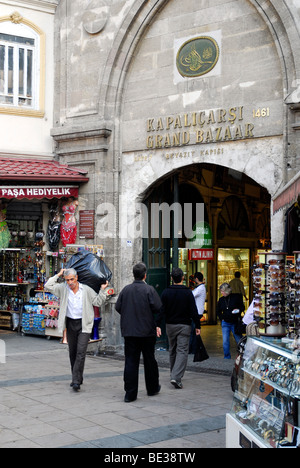 Tor zur Markthalle, Grand Bazaar Kapali Carsi, Istanbul, Türkei Stockfoto