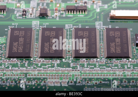 Makro-Ansicht eines Mainboards zeigen die Firmengruppe der Schaltung. Stockfoto