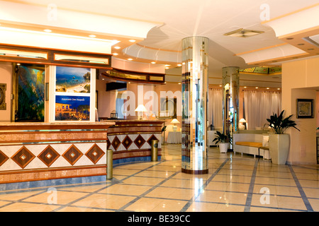 Die Lobby des Hotel Kalura in die Stadt Cefalu auf Sizilien, Italien Stockfoto