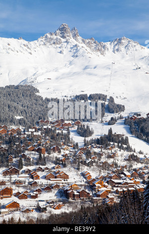 Méribel (1450m) im Skigebiet Trois Vallées, Les Trois Vallees, Savoie, Alpen, Frankreich Stockfoto