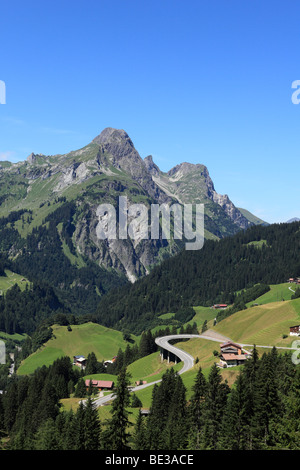 Straße über den Hochtannberg pass, Schröcken, Bregenzerwald, Bregenzerwald, Vorarlberg, Österreich, Europa Stockfoto