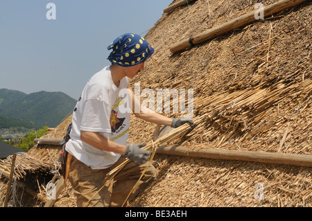 Thatched Dach, Gassho, Gassho-Zukuri, eine traditionellen japanischen Bauernhaus ist neu gedeckt, Ohara in Kyoto, Japan, Asien Stockfoto