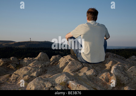 Mann, Mitte der 40er Jahre, vom Herzogenhorn Berg in Richtung Feldberg Berg im Schwarzwald, Baden-Württemberg, Deutschland, Eu Stockfoto