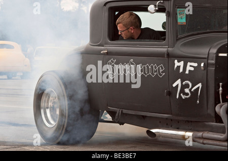 Teilnehmer an der Road Runner Race 61 auf dem Aufwärmen der Reifen vor dem Start, Finowfurt, Brandenburg, Deutschland, Europa Stockfoto