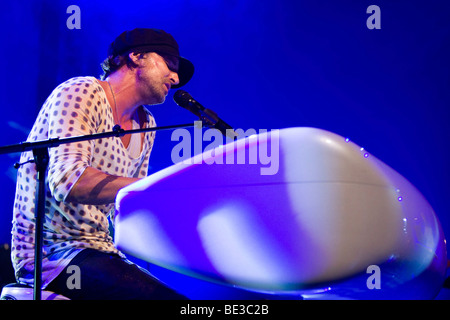 Kanadischer Sänger und Songwriter Daniel Powter live am Blue Balls Festival im Konzertsaal des KKL in Luzern, Schweiz Stockfoto