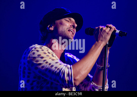 Kanadischer Sänger und Songwriter Daniel Powter live am Blue Balls Festival im Konzertsaal des KKL in Luzern, Schweiz Stockfoto