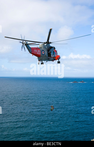 Royal Navy Rettungshubschrauber, Lands End, Penn ein Wlas, Cornwall, England, Vereinigtes Königreich, Europa Stockfoto