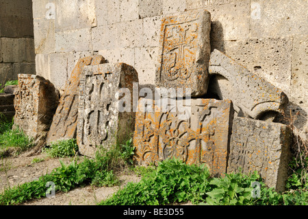 Traditionelle armenische Kreuzsteine, Khachkar Tatev Kloster in der Nähe von Goris, Armenien, Asien Stockfoto