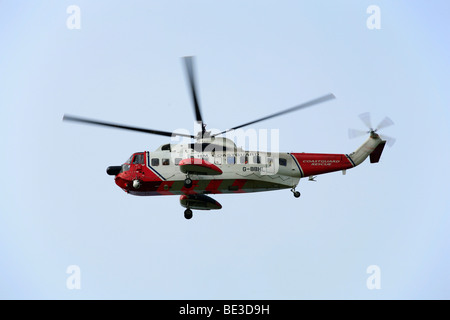 HM-Küstenwache Hubschrauber über Durness, Schottland, Großbritannien Stockfoto