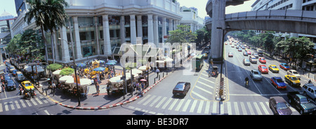 Straßenkreuzung am Siam Square, Erawan-Schrein, Silom, Sathon Bezirk, Bangkok, Thailand, Asien Stockfoto