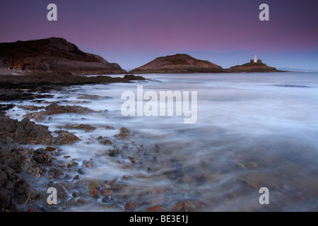 Armband-Bucht und murmelt Leuchtturm in der Dämmerung; Gower Halbinsel, Swansea, West Glamorgan, South Wales, Großbritannien Stockfoto