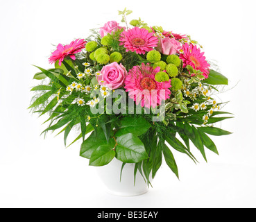 Bouquet mit Gerbera (Gerbera), Rosen (Rosa) und Oxeye Margeriten (Leucanthemum Vulgare) Stockfoto