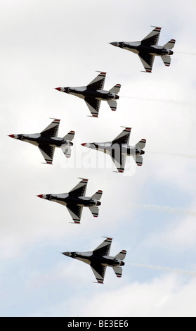 Die Thunderbirds bilden eine 6-Schiff-Delta-Formation. Stockfoto