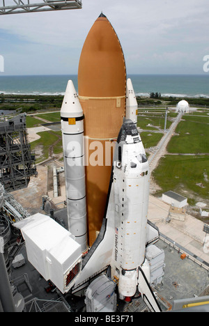 Raumfähre Atlantis befindet sich oben auf der Startrampe 39A am Kennedy Space Center. Stockfoto