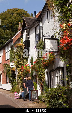 Großbritannien, England, Staffordshire, Stafford, Church Lane, die Suppenküche, beliebte Restaurant in der C16th Gebäude Stockfoto