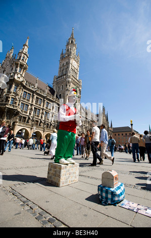 Straßenkünstler auf den Marienplatz Platz vor dem Rathaus, München, Bayern, Deutschland, Europa Stockfoto