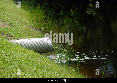 Abfluss Rohr, Sea Pine Plantation Resort Hilton Head Island, South Carolina, USA Stockfoto