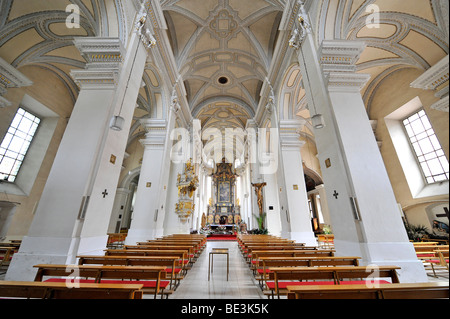 Hochaltar, Apsis und Langhaus, St. Nicholas Cathedral, Budweis, auch böhmische Budweis, Budvar, Böhmen, Tschechische Republik, Eu Stockfoto