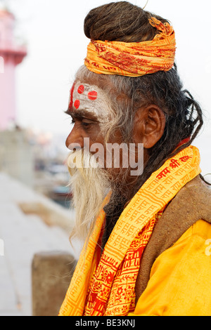 Porträt von Sadhu in Varanasi, Indien Stockfoto